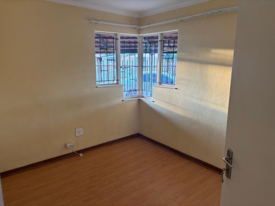 To Let 2 Bedroom Property for Rent in Lonely Park North West